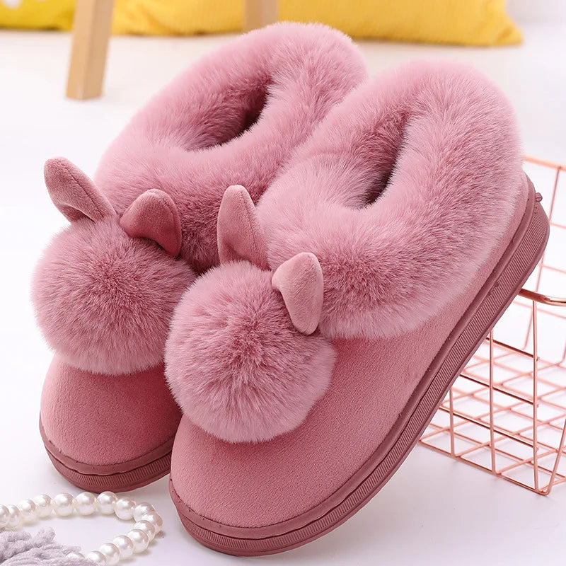 Pantoufles femme lapin rose portées chaussons cocooning maison