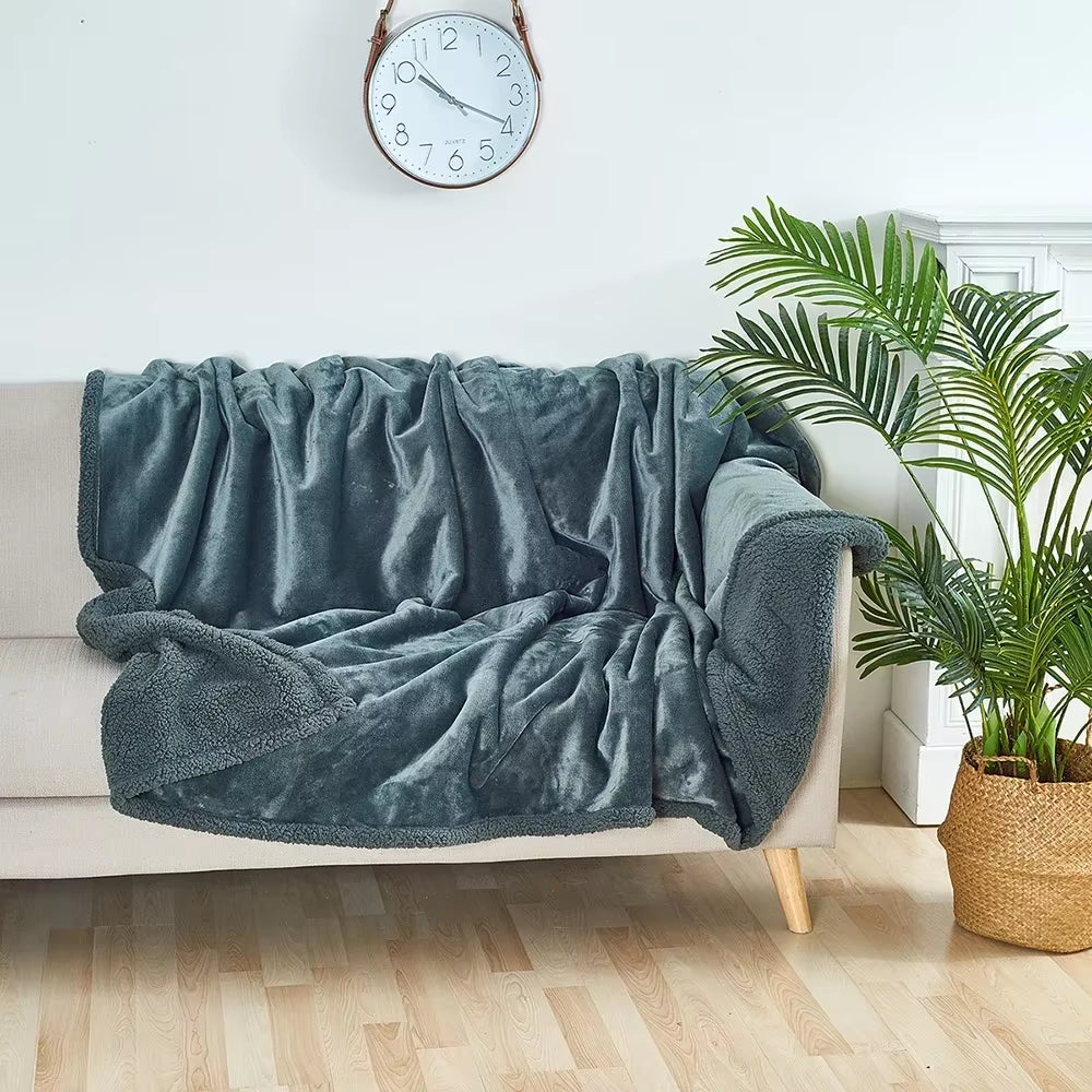 Plaid sherpa shaggy gris couverture cocooning salon hiver