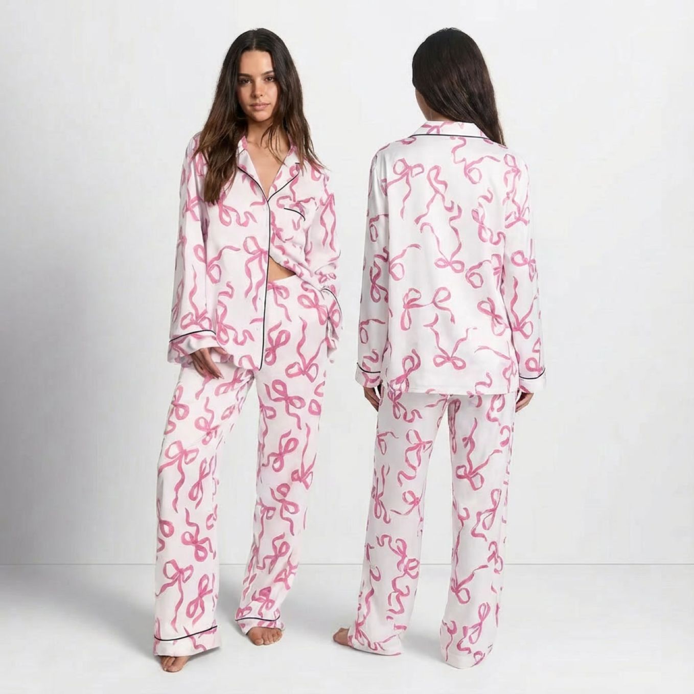 Pyjama femme satin 2 pièces imprimé nœuds roses sur fond blanc manches longues sur modèle hiver printemps 2026