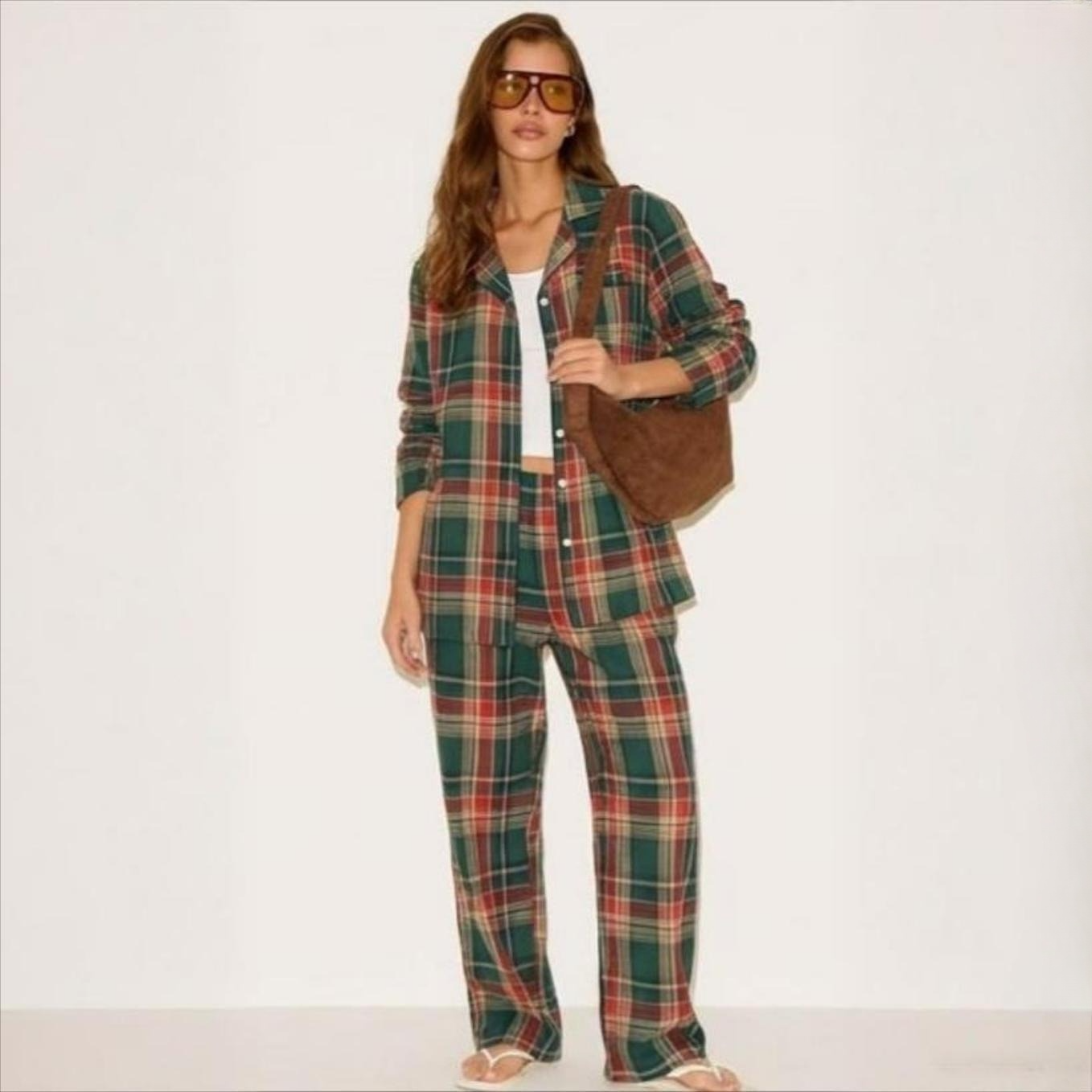 Pyjama Noël femme coton carreaux verts manches longues tenue complète sur modèle hiver 2026