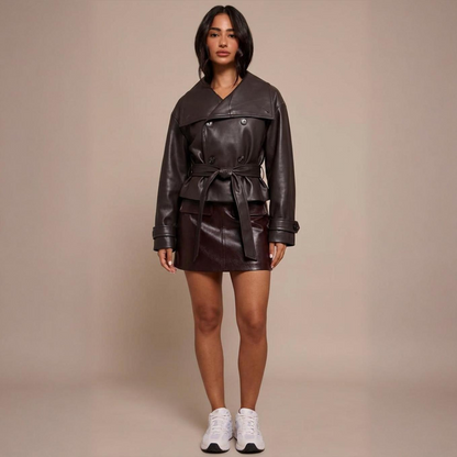 Veste courte femme en faux cuir – modèle ceinturé à col montant, double boutonnage & poches, manteau chic à manches longues pour l’automne 2025