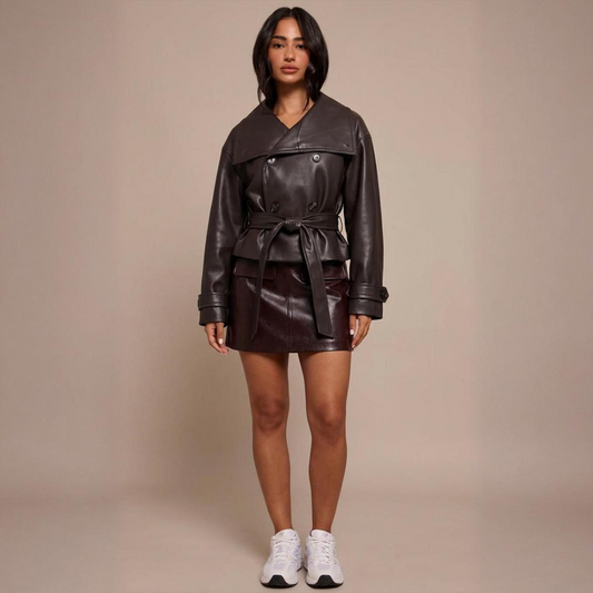 Veste courte femme en faux cuir – modèle ceinturé à col montant, double boutonnage & poches, manteau chic à manches longues pour l’automne 2025