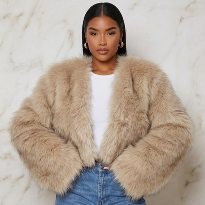 Veste courte femme en fausse fourrure – coupe luxueuse, texture moelleuse et chaude, style streetwear chic