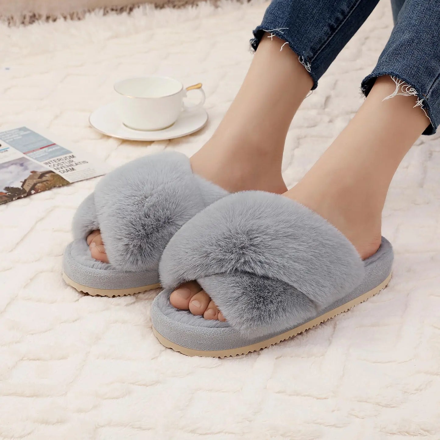 Fashion Furry House Slippers Women Fluffy Fur Flip Flops Bedroom Fuzzy Flats Slippers Thick Sole Cross Band Indoor Shoes