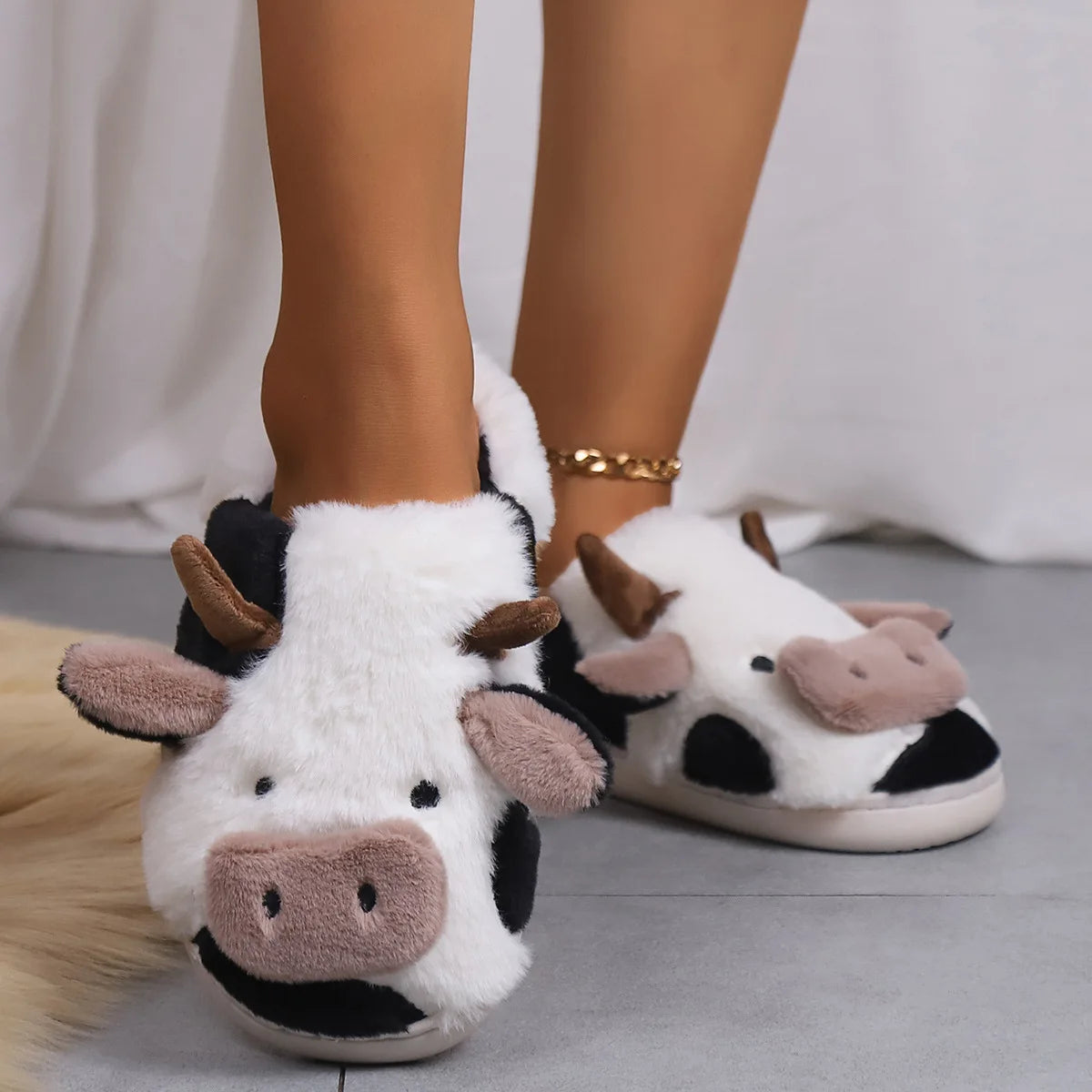Chaussons en fausse fourrure peluche à relief motif vache, doux et chauds, hiver