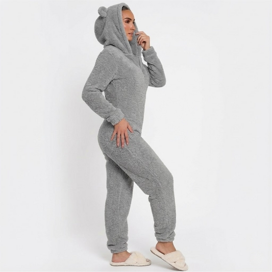 Combinaison pyjama polaire pilou pilou femme à capuche gris ultra chaude sur modèle hiver 2026