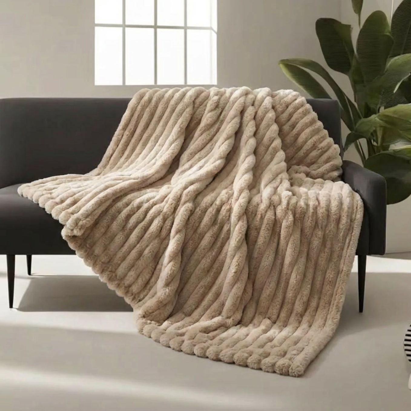 Couverture plaid fausse fourrure ultra douce beige cosy pour canapé hiver 2026