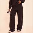 Ensemble femme maille col V marron haut tricoté avec pantalon droit élégant sur modèle hiver printemps