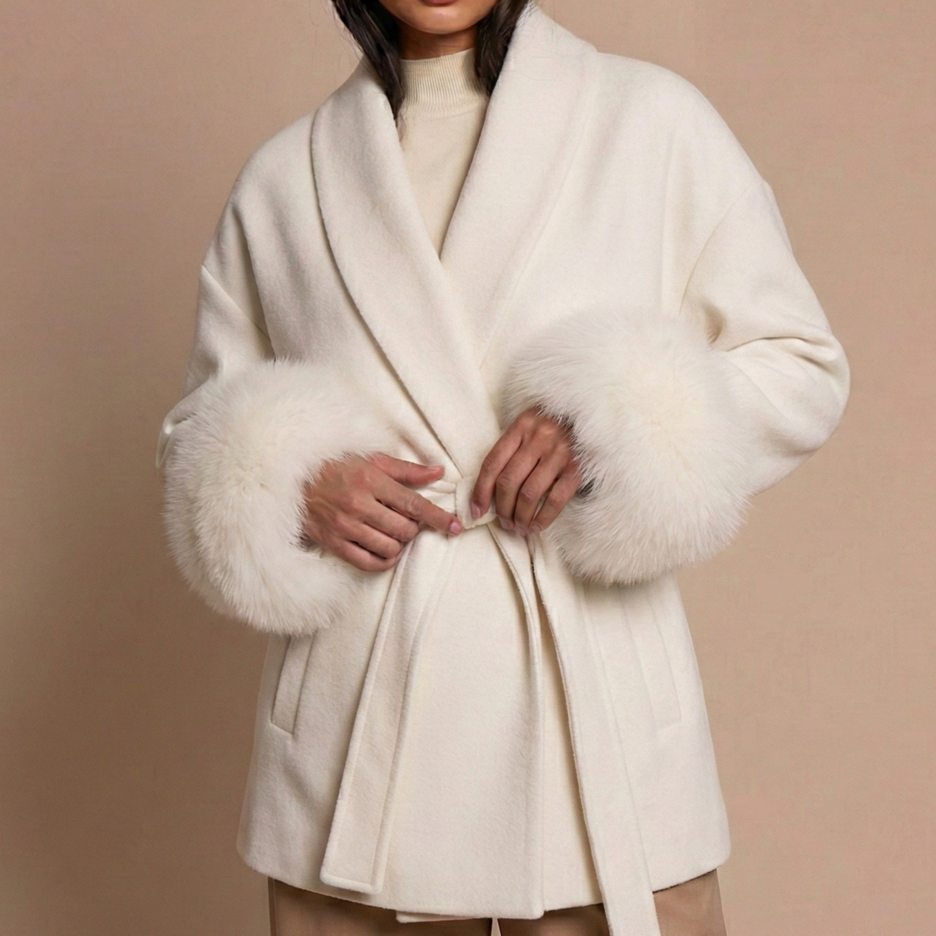 Manteau femme laine épaisse blanc à lacets col revers effet fourrure chaud sur modèle hiver printemps