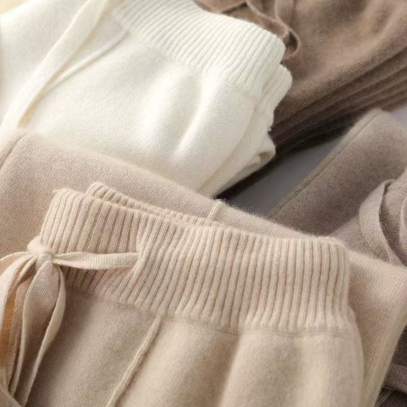Détail maille laine et cachemire pantalon femme coupe ample cosy