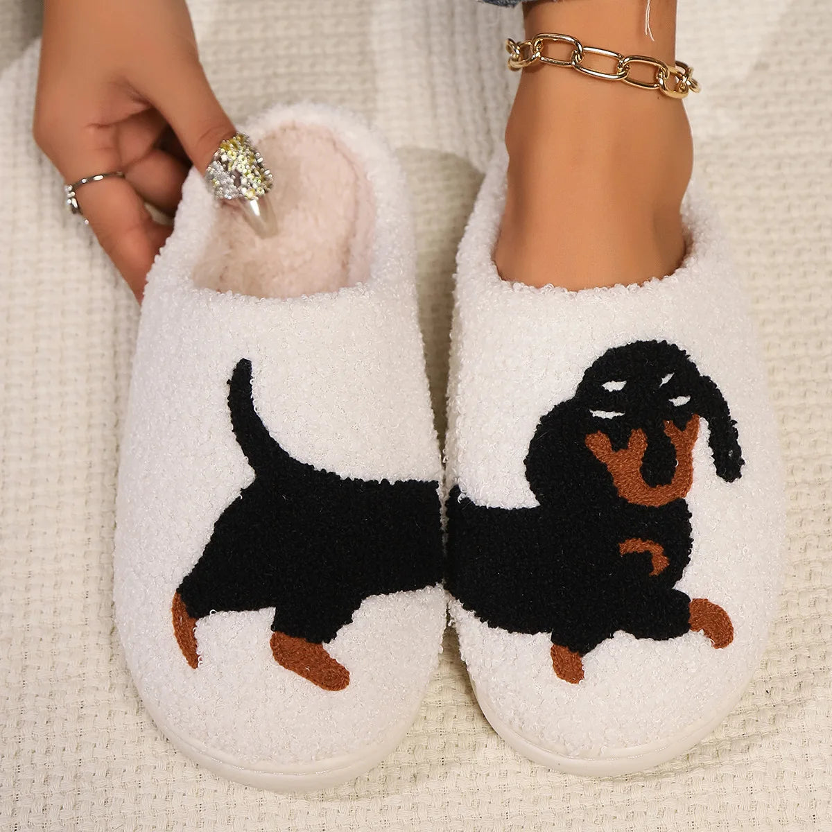 Pantoufles femme hiver motif teckel noir chaussons d’intérieur chauds