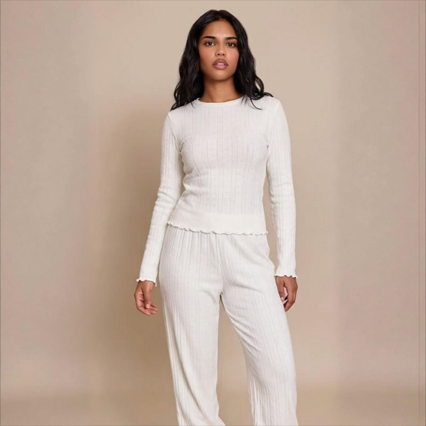 Pyjama femme jacquard manches longues en maille pointelle blanc sur modèle printemps 2026