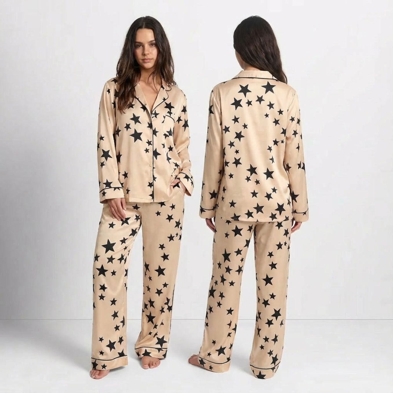 Pyjama femme satin 2 pièces imprimé étoiles noires sur fond doré manches longues sur modèle hiver printemps 2026