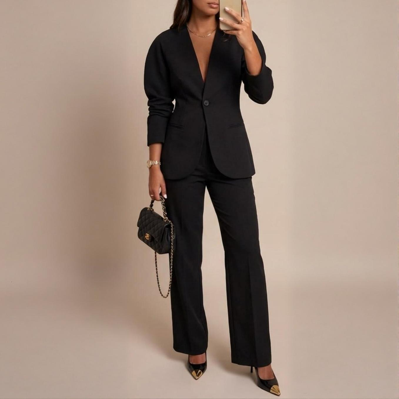 Tailleur femme noir blazer col V et pantalon droit – ensemble bureau chic automne hiver printemps